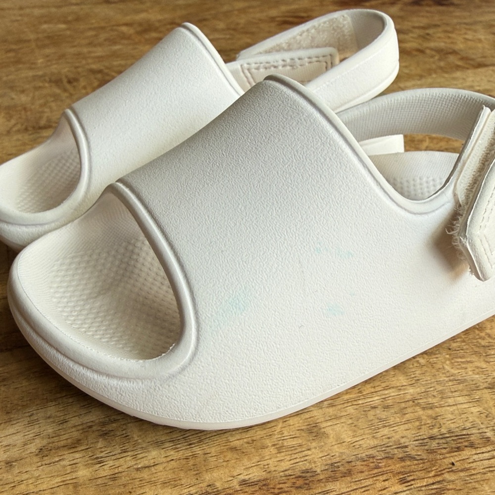 Cat & Jack Toddler Slide Sandals with Strap - Picture 3 of 6